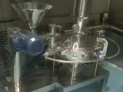 制药行业符合GMP要求圆盘式气流粉碎机使用现场展示